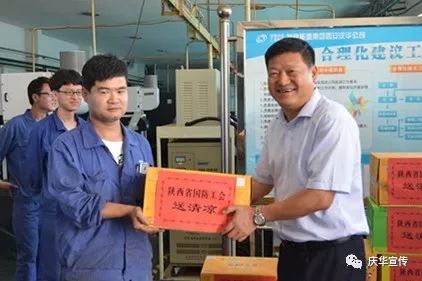 省國防工會領導向公司一線職工 送清涼